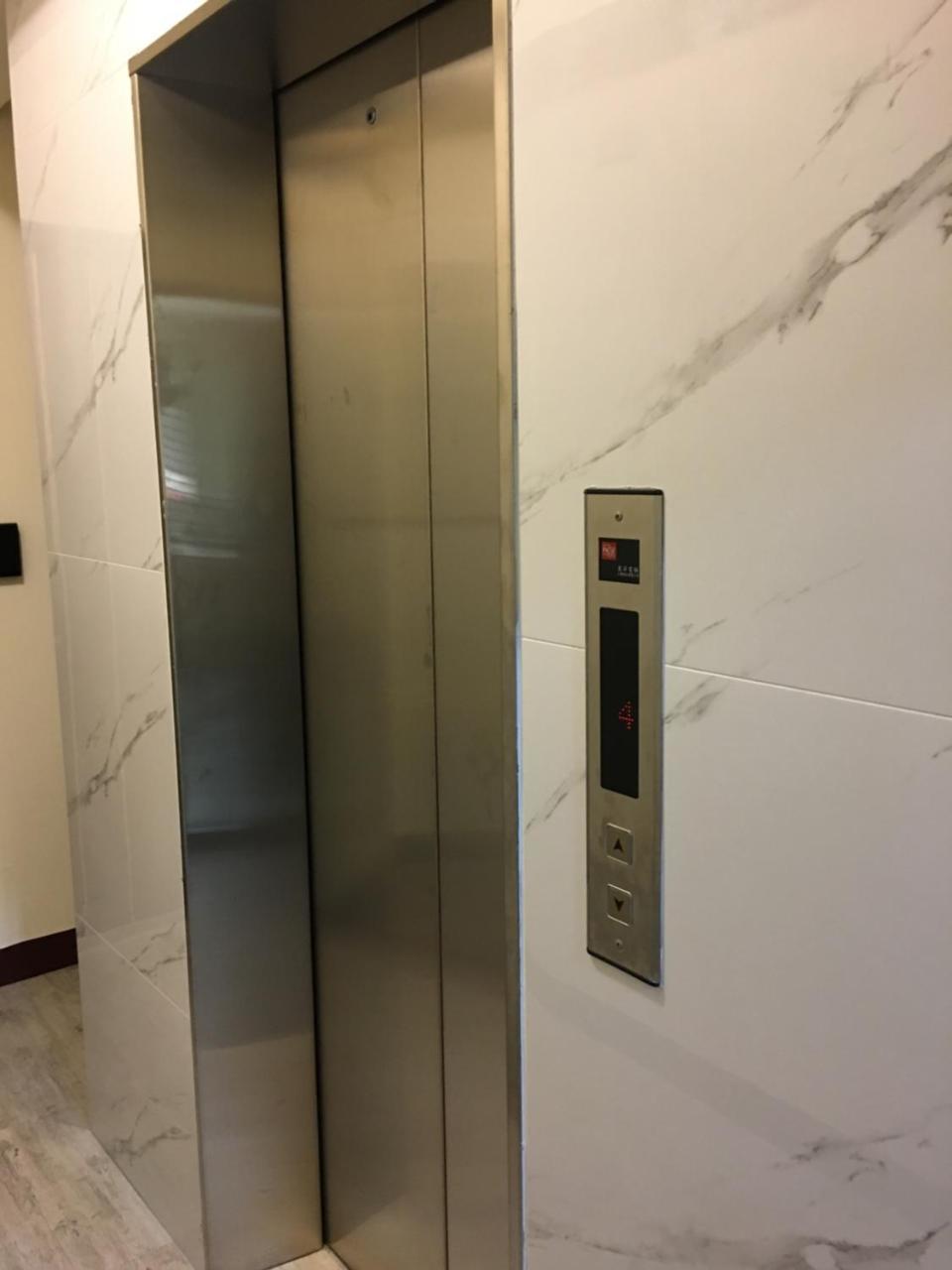 竹北 旅行箱酒店 外观 照片